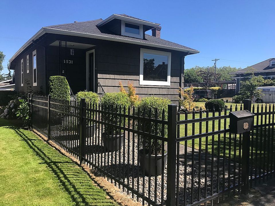 Fenced front and side yard