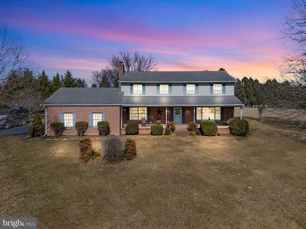 1961 Yingling Dr, Spring Grove, PA 17362