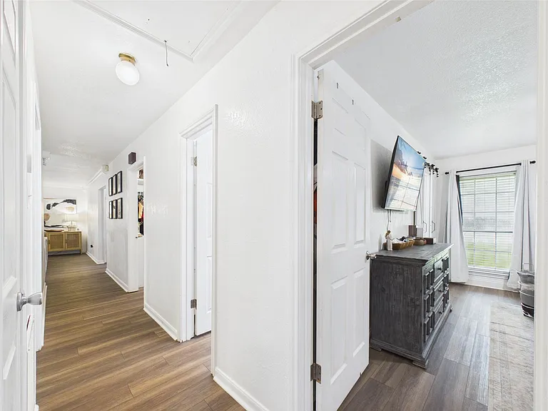2612 Perry Ln — Photo 16