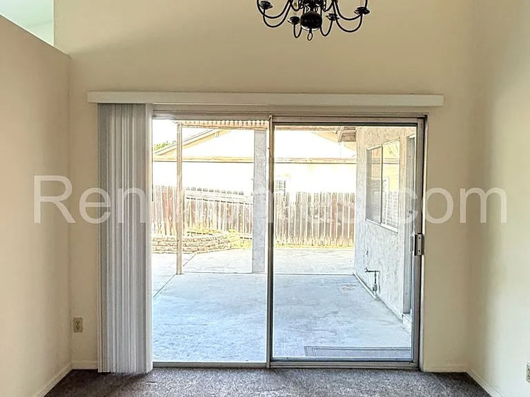 1553 Palomar Dr — Photo 8