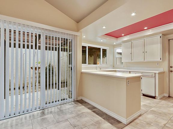 Light and Bright Kitchen with Breakfast Nook