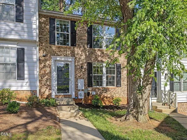 819 Genford Ct, Raleigh, NC 27609