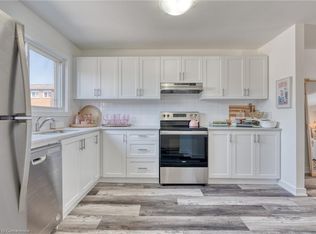 20 Anna Capri Dr #28, Hamilton, ON L8W1M6