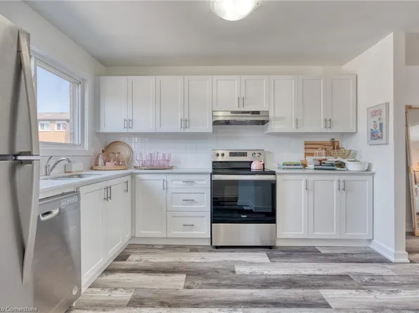 20 Anna Capri Dr #28, Hamilton, ON L8W 1M6