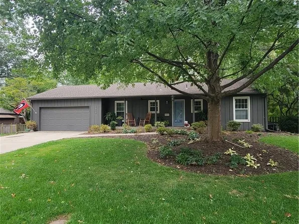 2919 W 93rd St, Leawood, KS 66206