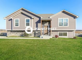 108 Golfview Dr, Pleasant Hill, MO 64080