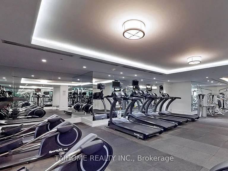 955 Bay St #307 — Photo 26