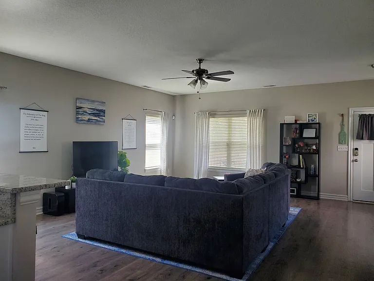1231 Stewart St — Photo 12