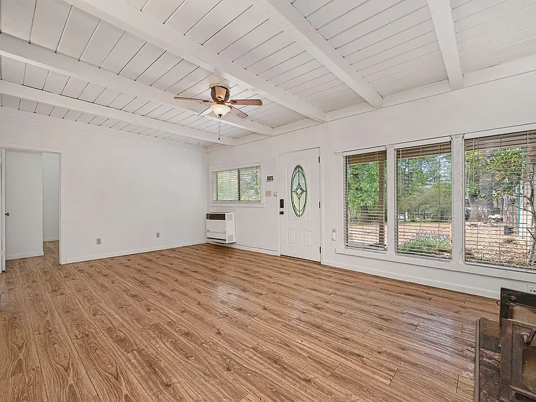 3210 Manzanita Ln — Photo 8