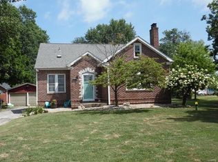 702 Ramona Pl, Godfrey, IL 62035