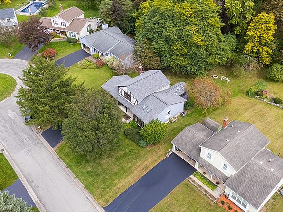 3rd image of 163 Baxton Cir
