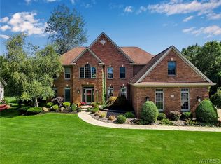 129 Promenade Ln, Williamsville, NY 14221