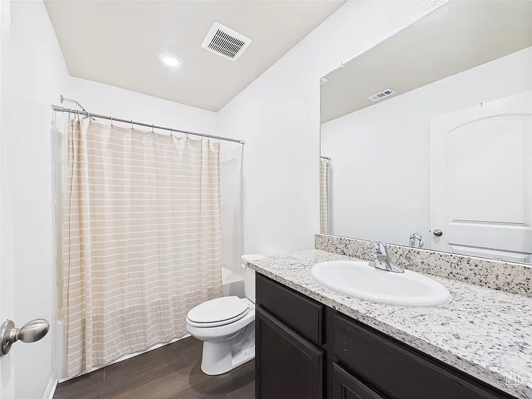 1687 Twin Estates Dr — Photo 19