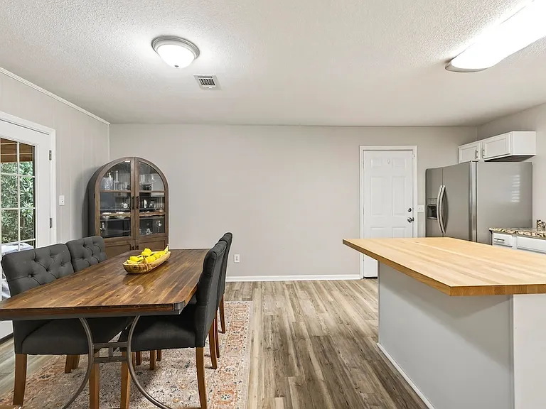 1816 Aaron Rd — Photo 3
