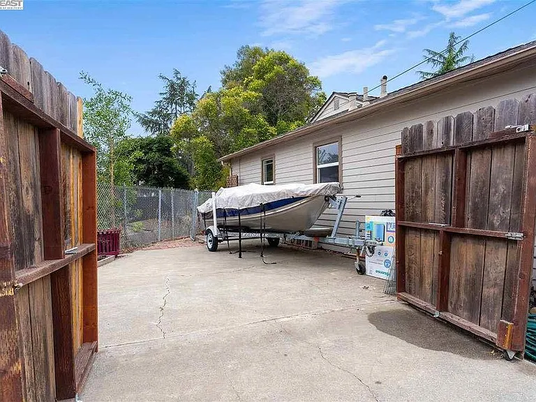 Side yard. Can fit an RV.