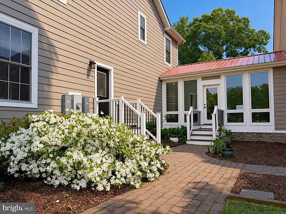 3rd image of 21390 Little Saint Annes Ln