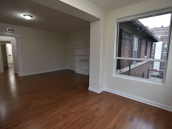 4th image of 700 W Grace St #7083