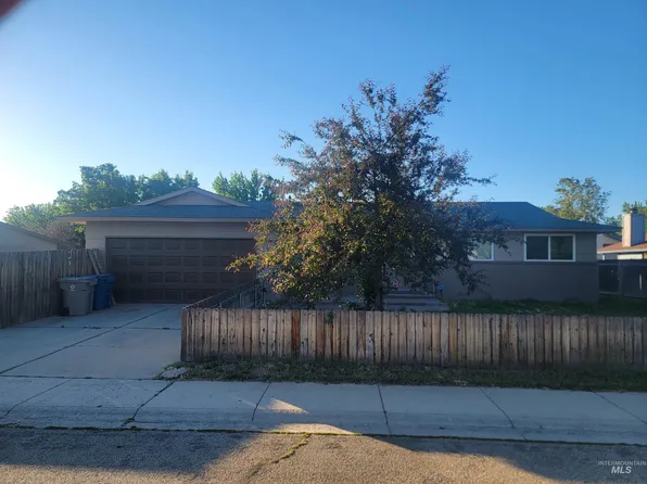 9506 Hoff Dr, Garden City, ID 83714