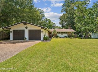 13829 E El Bonito Dr, Ocean Springs, MS 39564