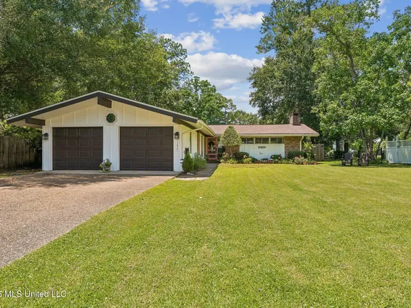 13829 E El Bonito Dr, Ocean Springs, MS 39564