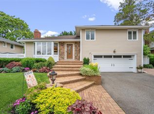86 Phipps Ln, Plainview, NY