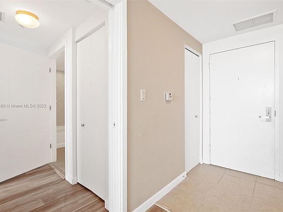 5th image of 325 Biscayne Blvd #3924