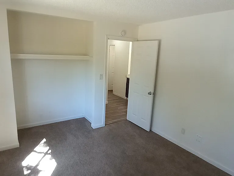 915 W Miner St — Photo 15