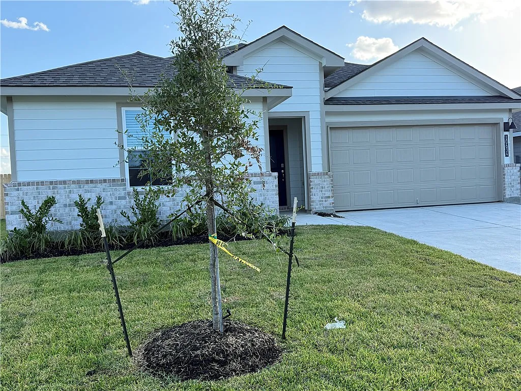 4 bed, 1665 sqft, $2,000 — Photo 1