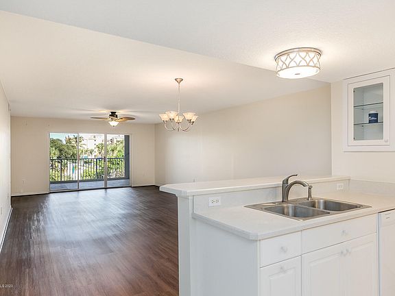 5th image of 604 Shorewood Dr Unit B204