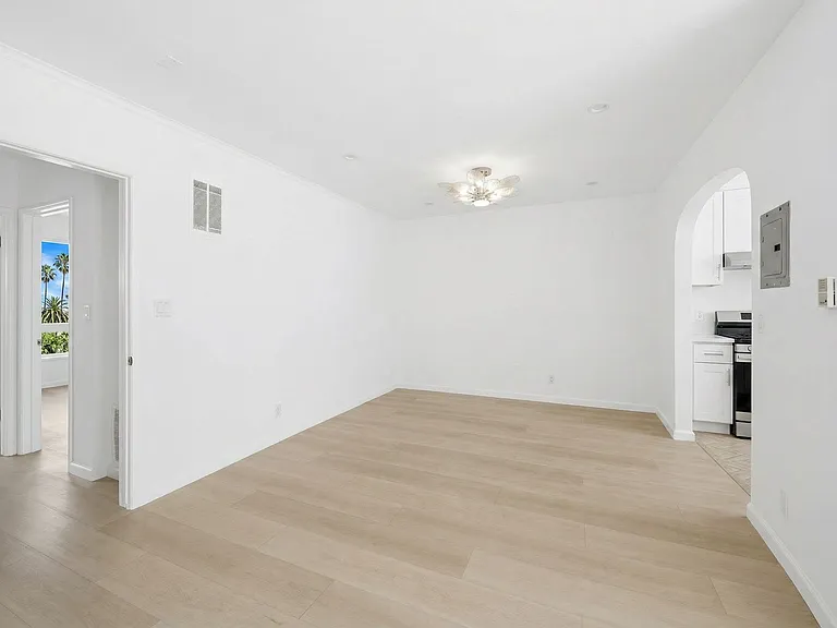 337 S Rexford Dr #3 — Photo 5