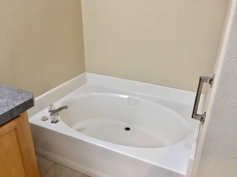 Crest Ave — Photo 14