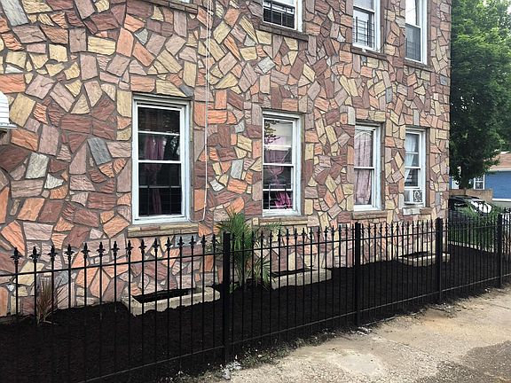 3rd image of 259 Underhill Ave