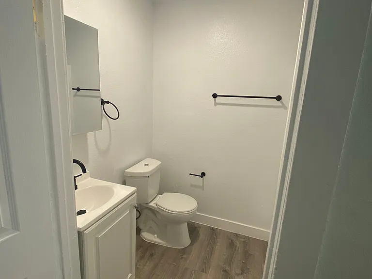27th Street Studios and One Bedrooms — Photo 24