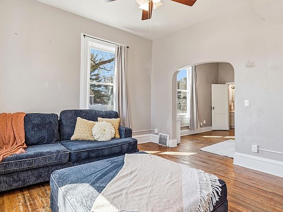 5th image of 1203 Rhomberg Ave