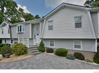 12 Astor Dr, Mahopac, NY 10541