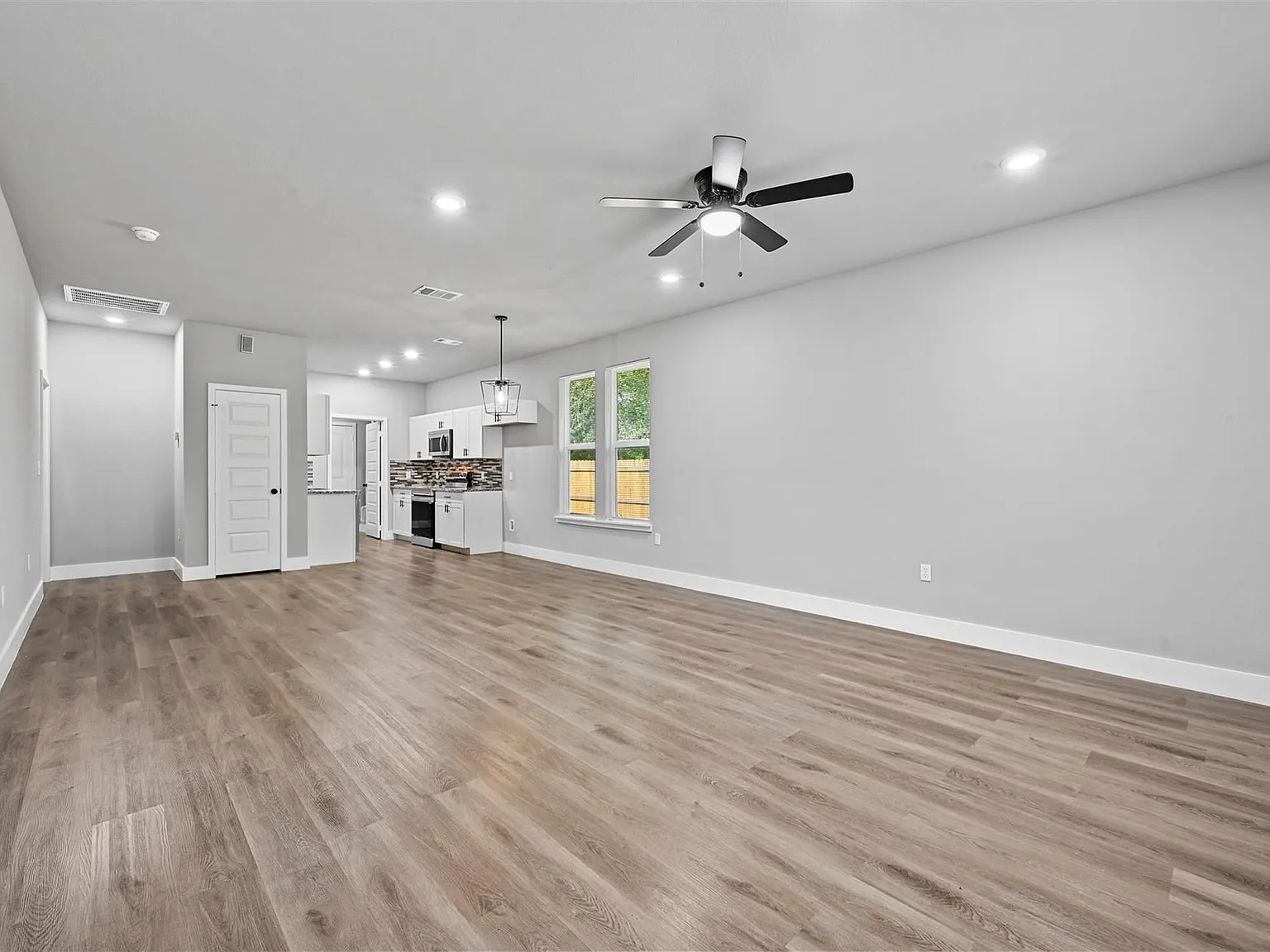 3 bed, 1380 sqft, $1,475 — Photo 2