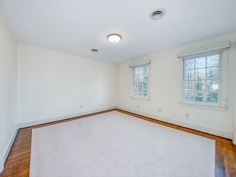 9720 Burnett Dr — Photo 41