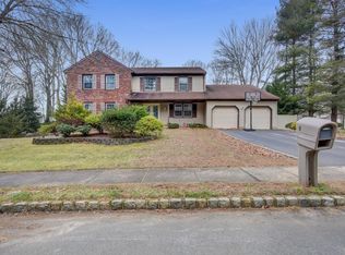 8 Bridle Way, Marlboro, NJ 07746
