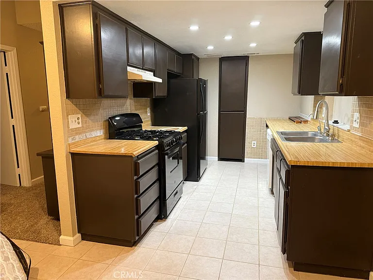1260 Mirage Dr — Photo 3