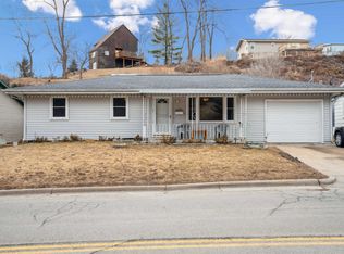2630 Roosevelt St, Dubuque, IA 52001