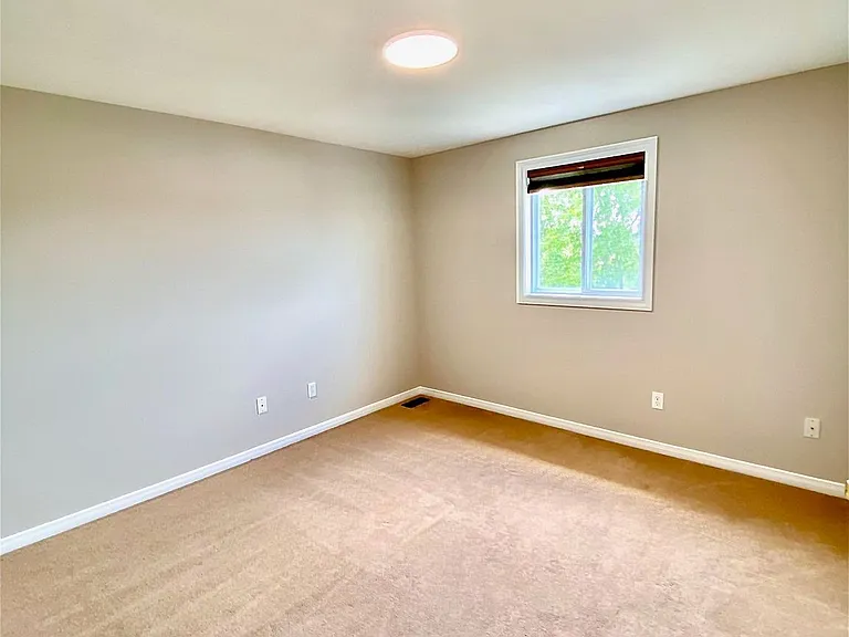 154 Severn Dr #UPPER — Photo 20