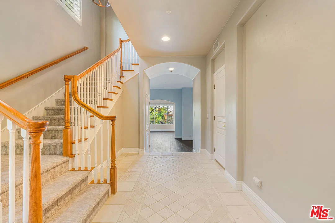 4 bed, 3.5 bath, 3117 sqft, $12,000 — Photo 2