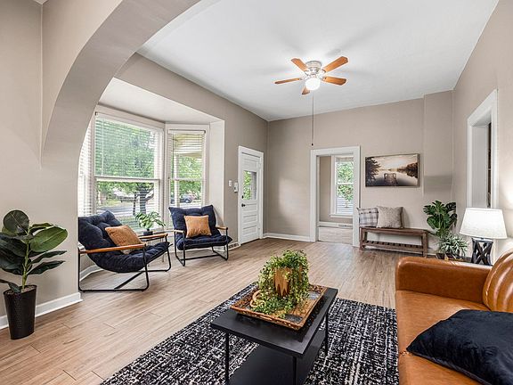 3rd image of 601 Walnut St