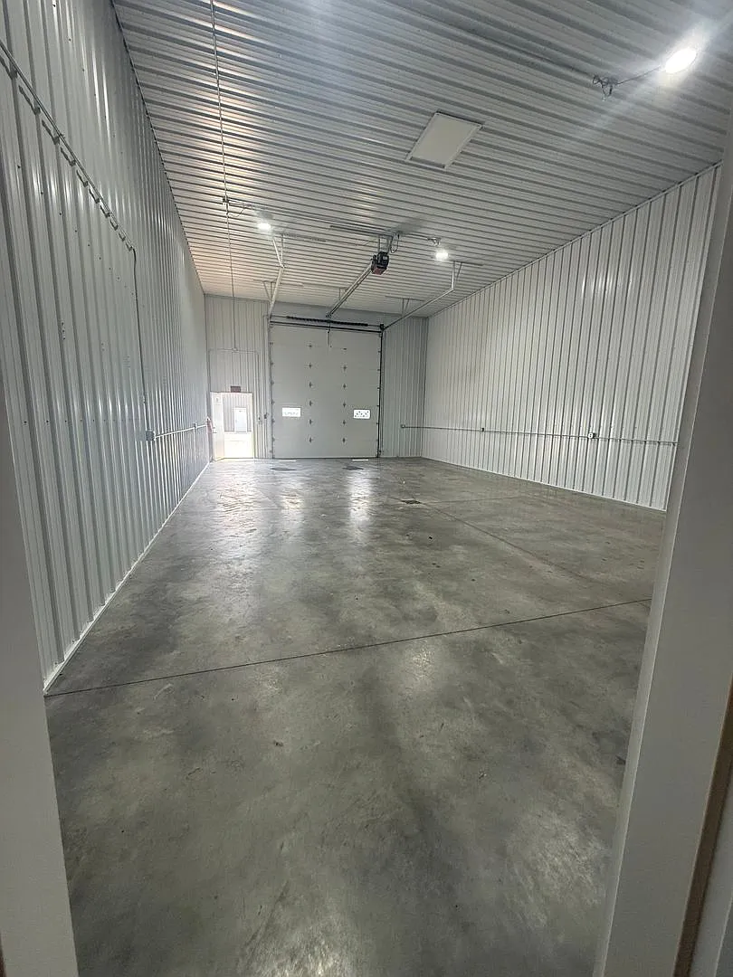Shop Space — Photo 2