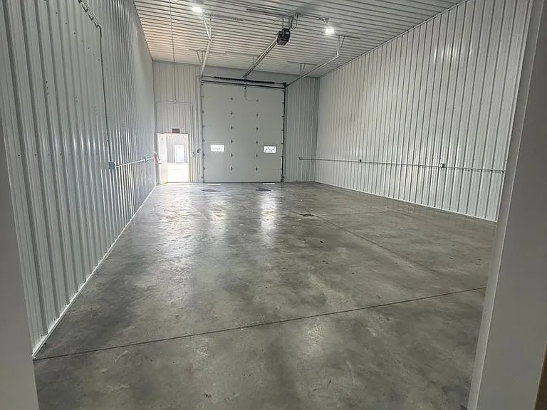 515 Enterprise St N — Photo 14