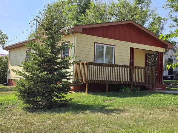 211 7th Ave W, Lemmon, SD 57638