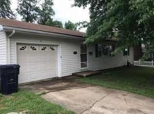 607 Summit Rd, Knob Noster, MO 65336