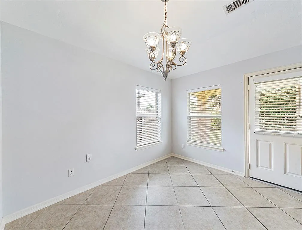 3 bed, 1341 sqft, $1,950 — Photo 3