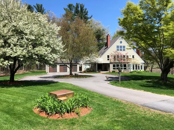 527 Bedford Rd, Carlisle, MA 01741