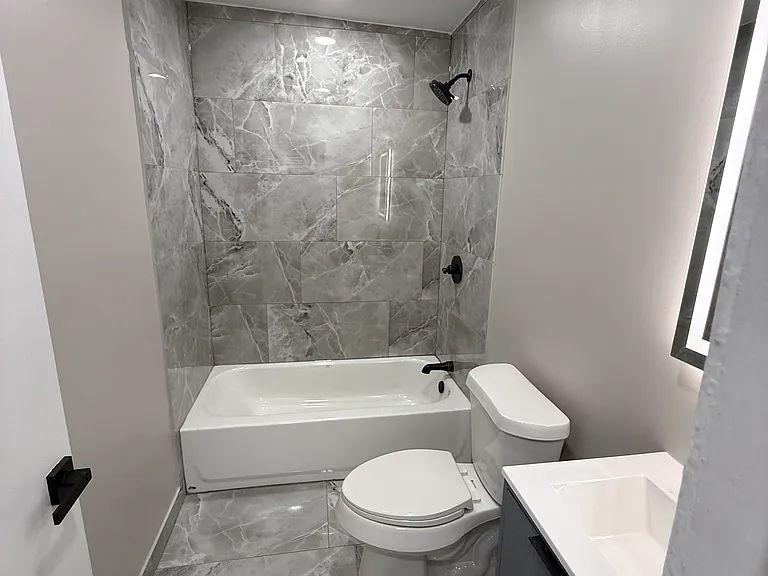 585 E Harwood Ave — Photo 2